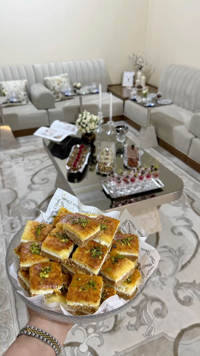 jasd7876's tweet photo. وش أفضل طريقة تقضي فيها جمعة العطلة؟

🏡 جلسة في البيت
☕ كافيه
🍽️ مطعم
🌳 طلعة وتمشية
👨‍👩‍👧‍👦 جمعة مع الأهل والأصحاب https://t.co/4Jo7tOL2ko
