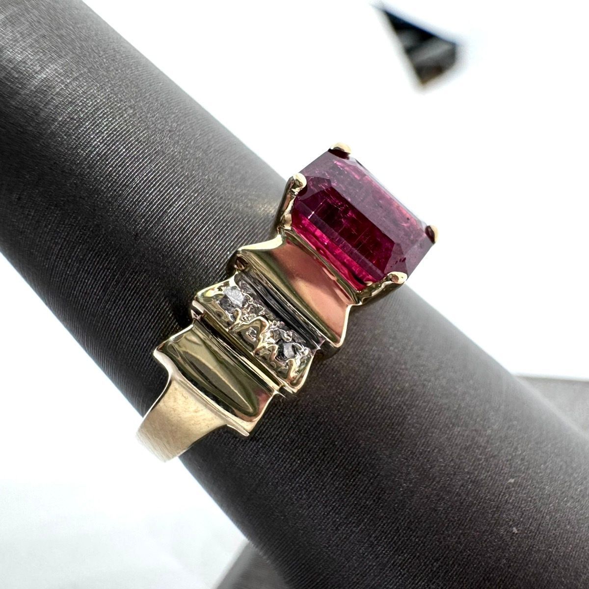 centralpawnshop's tweet photo. ❤️✨ Ruby is the stunning birthstone of July, known for its rich red color and timeless beauty. Often associated with passion, love, and prosperity.

Visit Central Mega Pawn today for your next favorite piece. Call 909-627-9622 to ask about our jewelry selection!

#Ontario https://t.co/JeYTh7aqlT