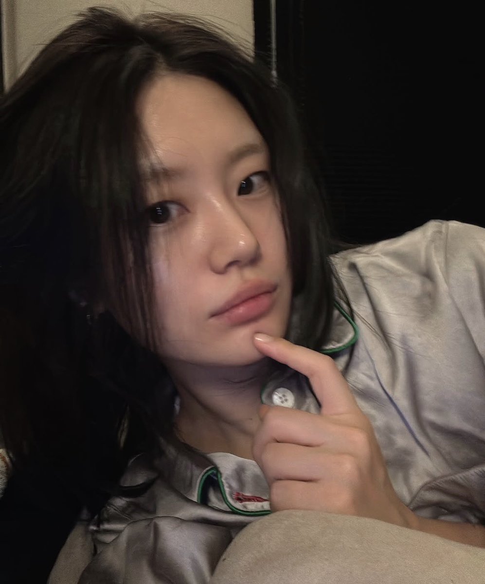 sngxxz00's tweet photo. czesc 😘 dawno mnie nie widziałeś y/n..? spokojnie. wracam. Ja taka zamyślona romantique listo-pisarka.. czekaj co? cancelujesz mnie za słuchanie tory lanez? aaa i tak cię nie lubiłam To se canceluj 😉 https://t.co/s7o1qH1hvN