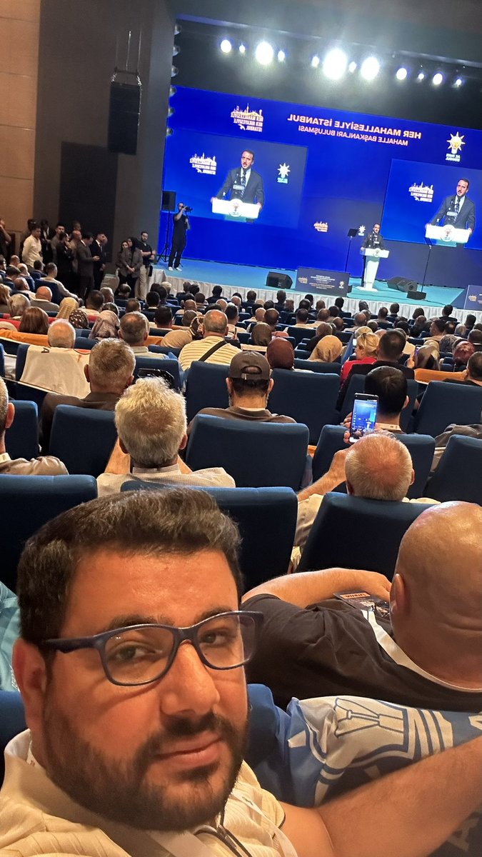 Hamza55148227's tweet photo. Çevre, Şehircilik ve İklim Değişikliği Bakanımız Sn. Murat Kurum’un katılımlarıyla gerçekleştirilen Ana Kademe Mahalle Başkanları Toplantısı’nda teşkilatımızla bir araya geldik.. https://t.co/sOcqsirGZw