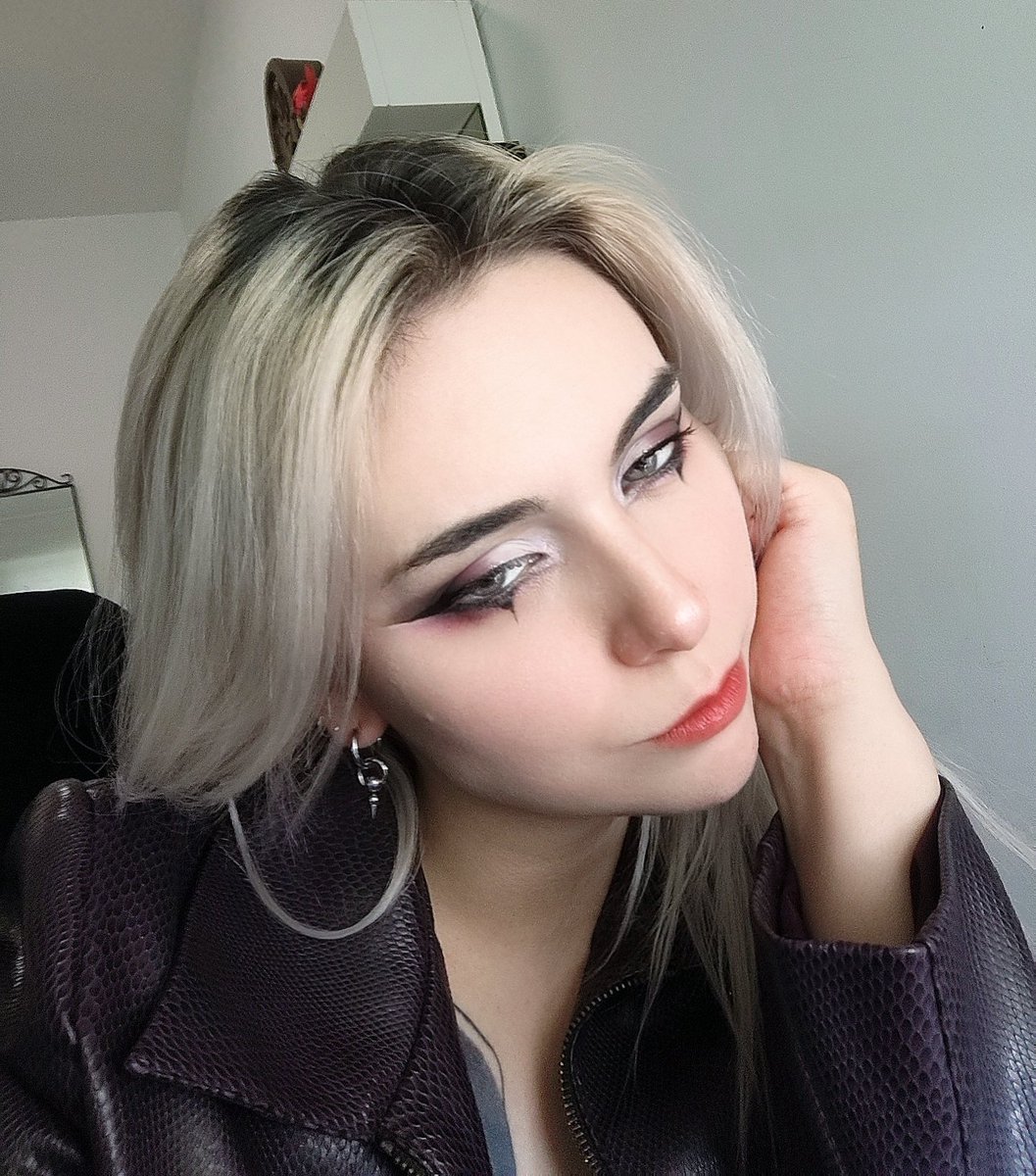 maisamune's tweet photo. This is my makeup look inspired by the ACE flag for Pride 2026
(a little bit of Stolas to the mix too hehe)
🖤🩶🤍💜

#pride2026🏳️‍🌈 #asexual #aroace
#aceinthehole #pride #makeup https://t.co/hW7uv9wvIo