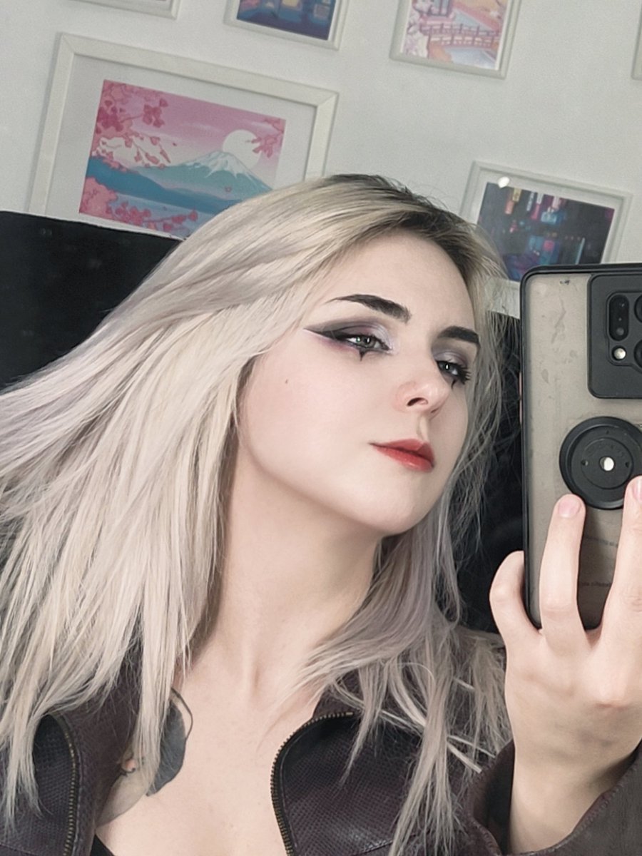 maisamune's tweet photo. This is my makeup look inspired by the ACE flag for Pride 2026
(a little bit of Stolas to the mix too hehe)
🖤🩶🤍💜

#pride2026🏳️‍🌈 #asexual #aroace
#aceinthehole #pride #makeup https://t.co/hW7uv9wvIo