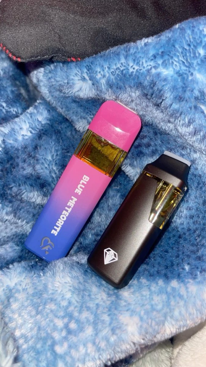 OFFICIALLATD's tweet photo. Which one hits better Clean carts or favorite?? #drugtwt #criko

https://t.co/ATm6PbKWDu https://t.co/NvqwIloB51