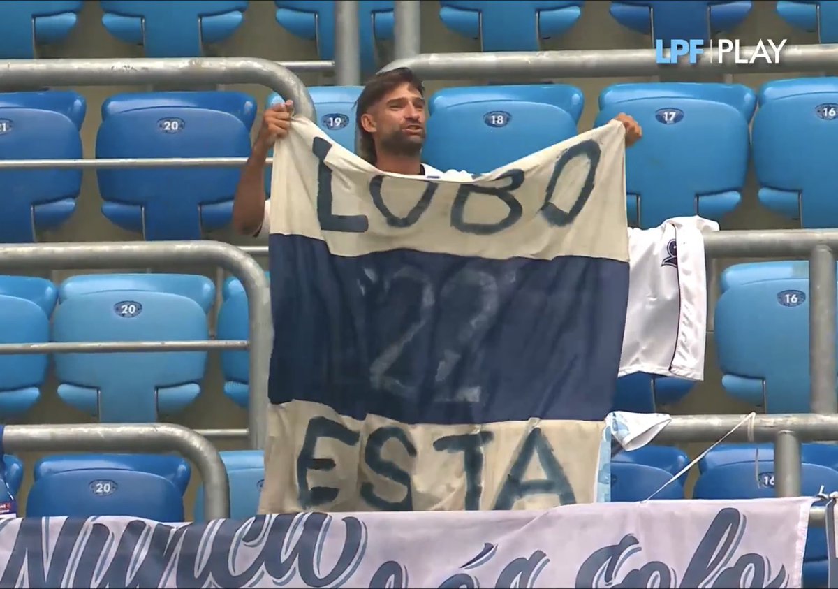 DominRamiro's tweet photo. La bandera de Lobo Está 22, la misma que en el
Mundial 2006 de Alemania . 
Un fenómeno de persona Alex y un tripero increíble. https://t.co/eShvthKiWR
