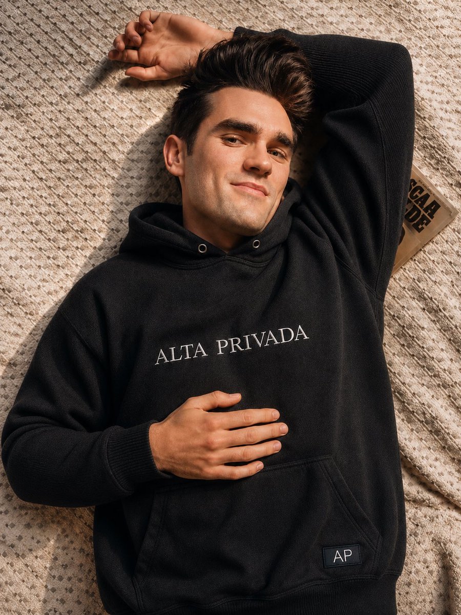 Alta_Privada's tweet photo. ๐ฅ Who takes the win?
๐ฒ๐ฝ Mexico or ๐ด England?
Drop your prediction below โฌ๏ธ
#AltaPrivada #WorldCup2026 #MexicoVsEngland #LuxuryStreetwear #FootballCulture #WorldCupStyle #Mexico #England https://t.co/6iAHb41R7c