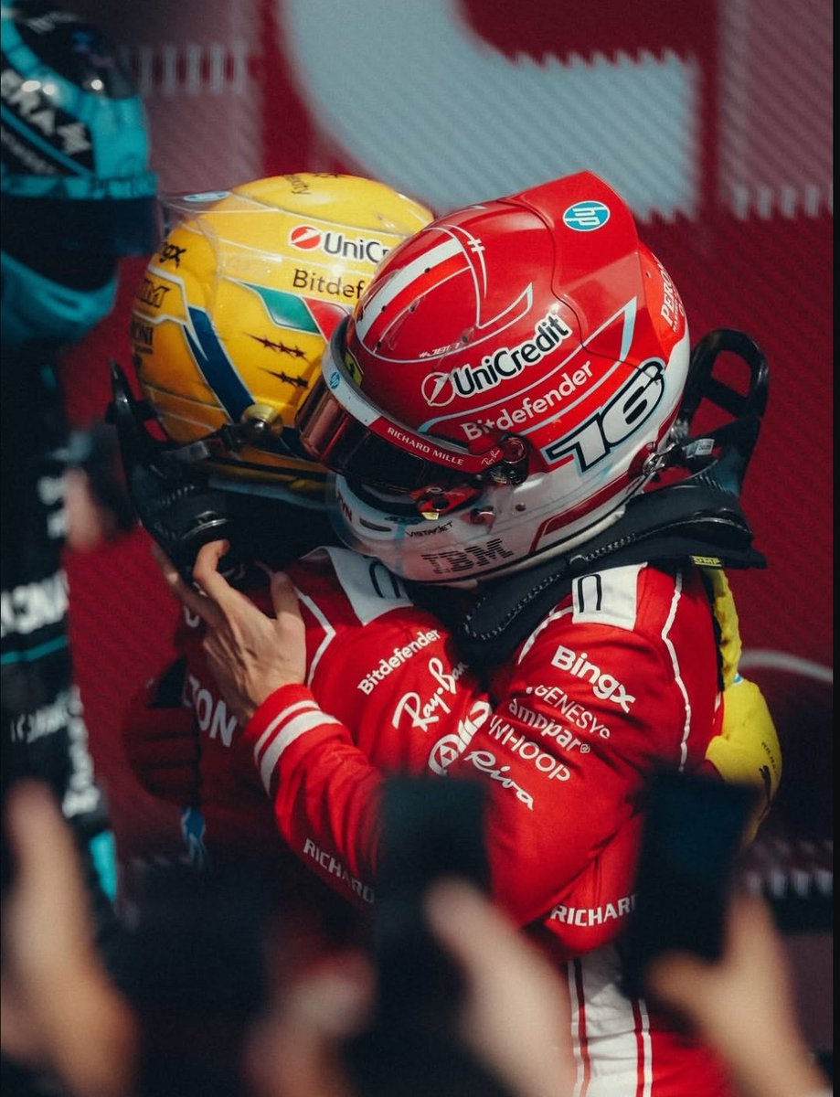 leclercsletters's tweet photo. hugs with lewis &amp; fred on charles' post 🫶🏽 https://t.co/faFKrmc55f