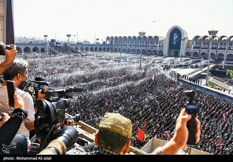 QKSRAM's tweet photo. در حالی اکانت های خریداری شده موساد در تلاشند تا مراسم وداع رهبر رو کم جمعیت جلوه بدن.
این وضعیت مصلای تهران امروزه که تا الان ۲۰ بار خالی و دوباره پر پر شده.
برعنداز زوده واسه سوختن!
#باید_برخواست https://t.co/U4ZKCvjmRi