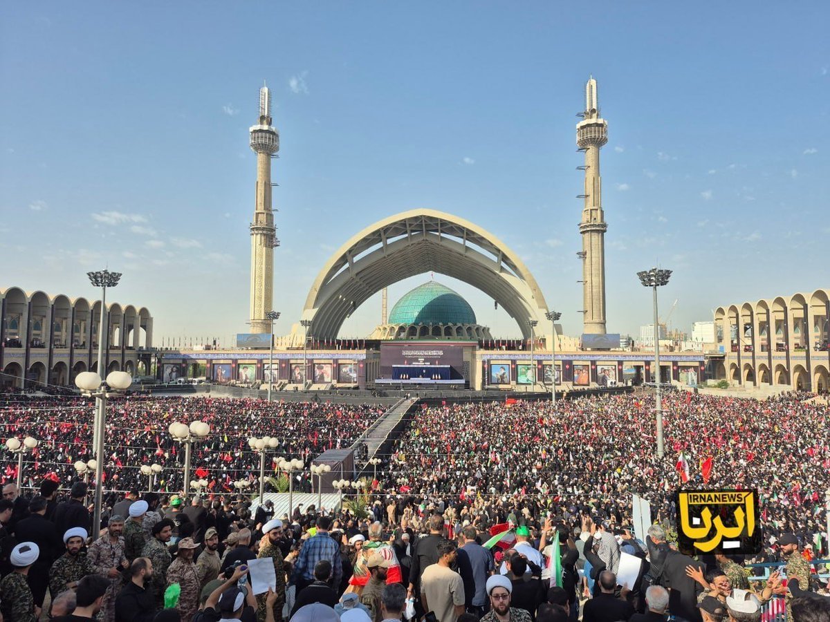 QKSRAM's tweet photo. در حالی اکانت های خریداری شده موساد در تلاشند تا مراسم وداع رهبر رو کم جمعیت جلوه بدن.
این وضعیت مصلای تهران امروزه که تا الان ۲۰ بار خالی و دوباره پر پر شده.
برعنداز زوده واسه سوختن!
#باید_برخواست https://t.co/U4ZKCvjmRi