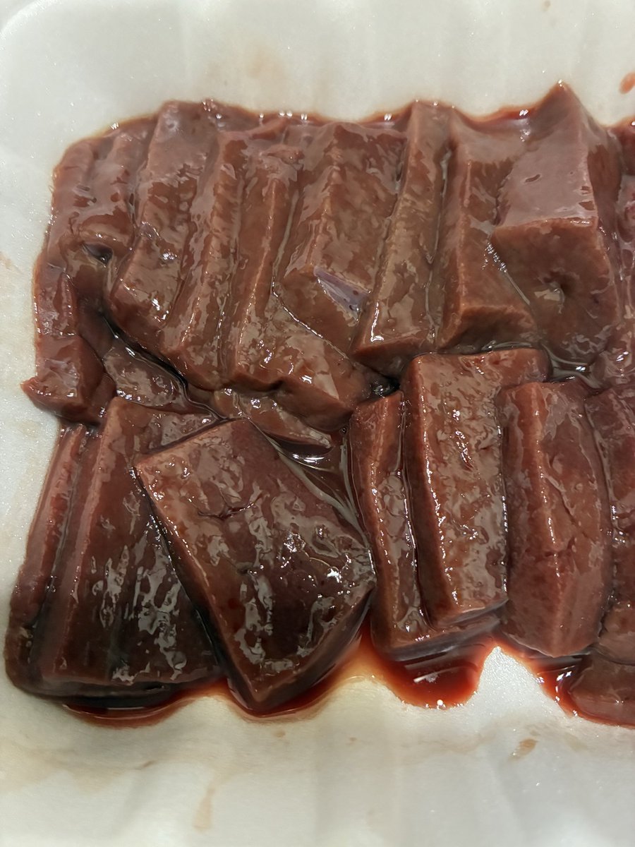 onigiri437088's tweet photo. おはようございます😊
昨日、近所の精肉店で肉を買い、自宅で焼肉しました‼️鮮度が良くめちゃ美味かったです😊
ハラミと新鮮レバです😊
#拡散お願いします
#フォローお願いします https://t.co/j4NDIEuSdX