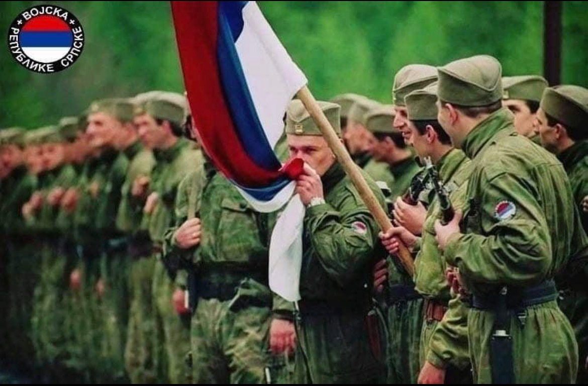 izvorzivota's tweet photo. Srpska zastava “trobojka” je ratna zastava, treba je zakonom zabraniti u BiH https://t.co/LmXVDQgJ0F