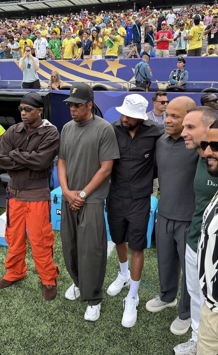 DailyRapFacts's tweet photo. Travis Scott, Jay Z, &amp; DJ Khaled at the World Cup 👀 https://t.co/F0oJa7xHMT