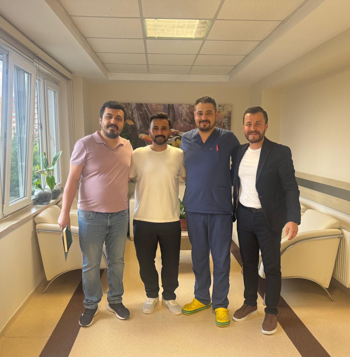 EsSaglikSen26's tweet photo. ESOGÜ’de görev yapan kıymetli üyelerimizi ziyaret ederek talep, öneri ve görüşlerini dinledik.

Sağlık çalışanlarımızın yanında olmaya, çalışma hayatına dair sorunları yerinde tespit ederek çözüm üretmeye devam ediyoruz.

#EskişehirSağlıkSen #SağlıkSen #ESOGÜ https://t.co/CAYP86pgVn