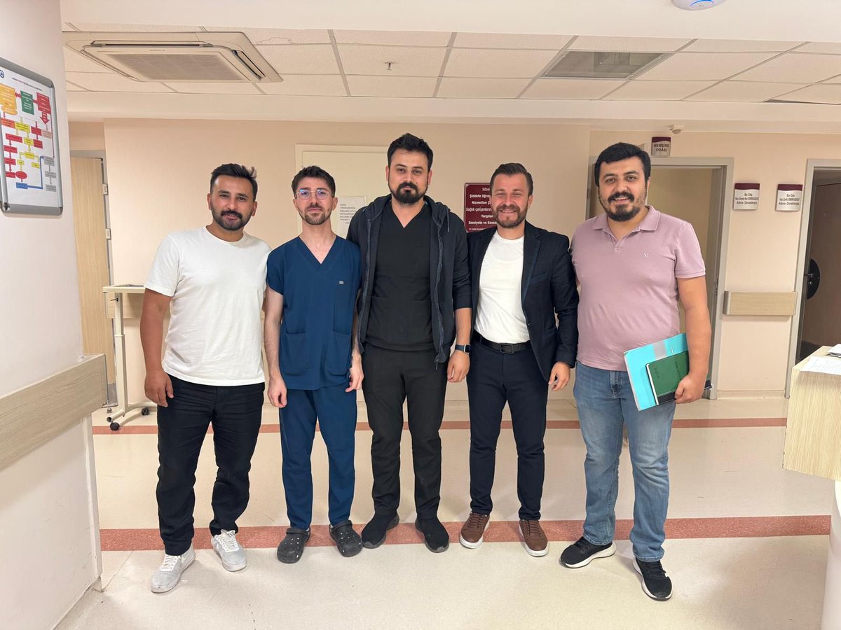 EsSaglikSen26's tweet photo. ESOGÜ’de görev yapan kıymetli üyelerimizi ziyaret ederek talep, öneri ve görüşlerini dinledik.

Sağlık çalışanlarımızın yanında olmaya, çalışma hayatına dair sorunları yerinde tespit ederek çözüm üretmeye devam ediyoruz.

#EskişehirSağlıkSen #SağlıkSen #ESOGÜ https://t.co/CAYP86pgVn