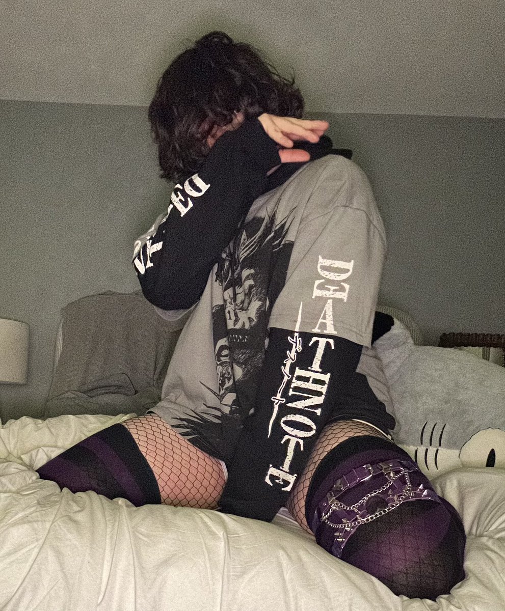 Femboy_Tubby's tweet photo. Just a tall femboy on top of his bed ^^ https://t.co/EhVUjlHqKn