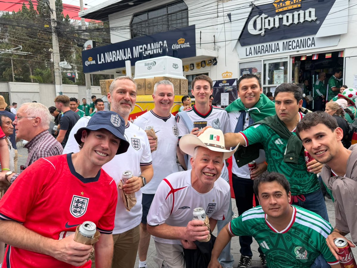 crimp_it's tweet photo. Great atmosphere pre match with some super Mexicans 👊🏻 https://t.co/fCml037CTP