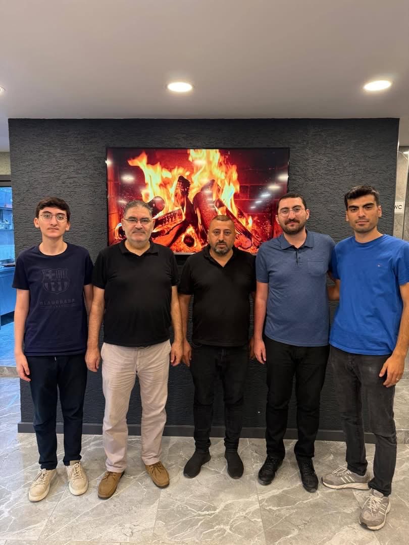 Mhmtemollaoglu's tweet photo. Siyasette yıllardır birlikte yol yürüdüğümüz değerli kardeşim Abdullah Koyak’ın açmış olduğu Tepe Izgara Kebap salonunu ziyaret ettik.

Lezzeti ile fark yaratacağına inandığım işletmenin kardeşimize hayırlı olmasını diliyorum.Rabbim helalinden bol kazanç versin. https://t.co/5I8MBsiGz7