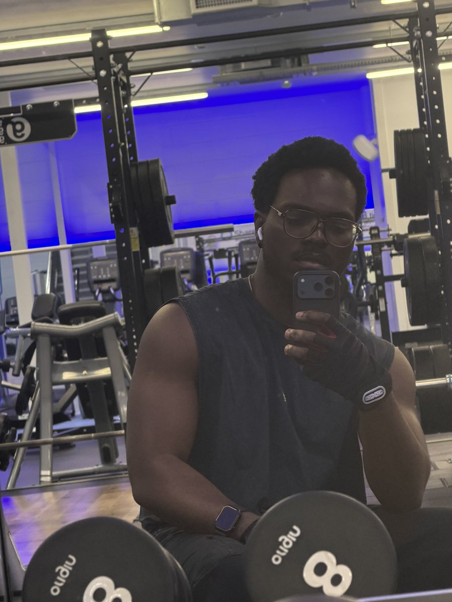 temmy_king's tweet photo. Your local gym bro 🫡 https://t.co/GamVtYYIAZ