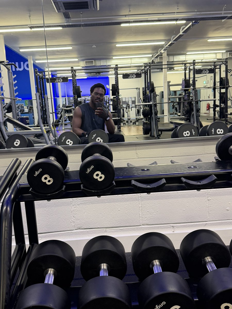 temmy_king's tweet photo. Your local gym bro 🫡 https://t.co/GamVtYYIAZ