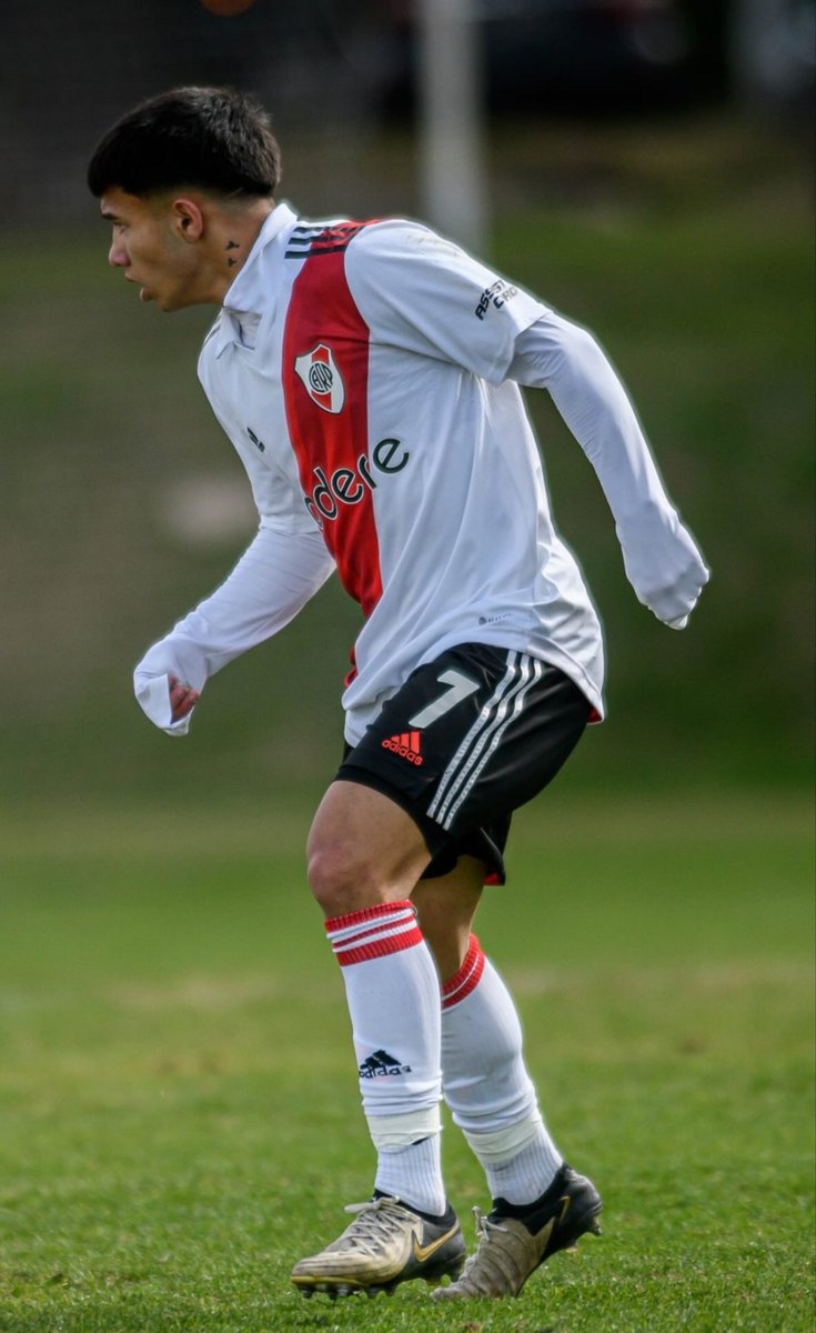 _NicoDeRiver's tweet photo. No sería una locura que este año comiencen a sumar minutos en primera. Excelentisimo partidos de estos dos.
Uno es Álvarez Balanta en pinta y juego, el otro es jugador que necesitamos picante, habilidadoso, gambeteador. https://t.co/Hl9AQSGy86