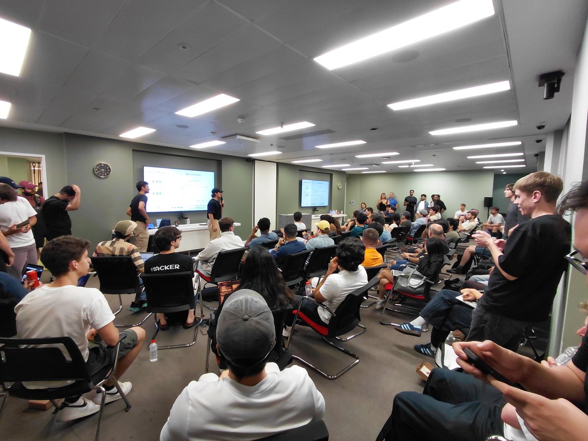 Alex48939608's tweet photo. Back-to-back hackathons lately, but the Cursor Hands Off London Hackathon stood out. Built AdAutonomy, automated advertisement and campaign system. Thank you @frankterpo for allowing this event to happen.
Demo: https://t.co/Ud45Dp6tLe https://t.co/8jqxsxbP33