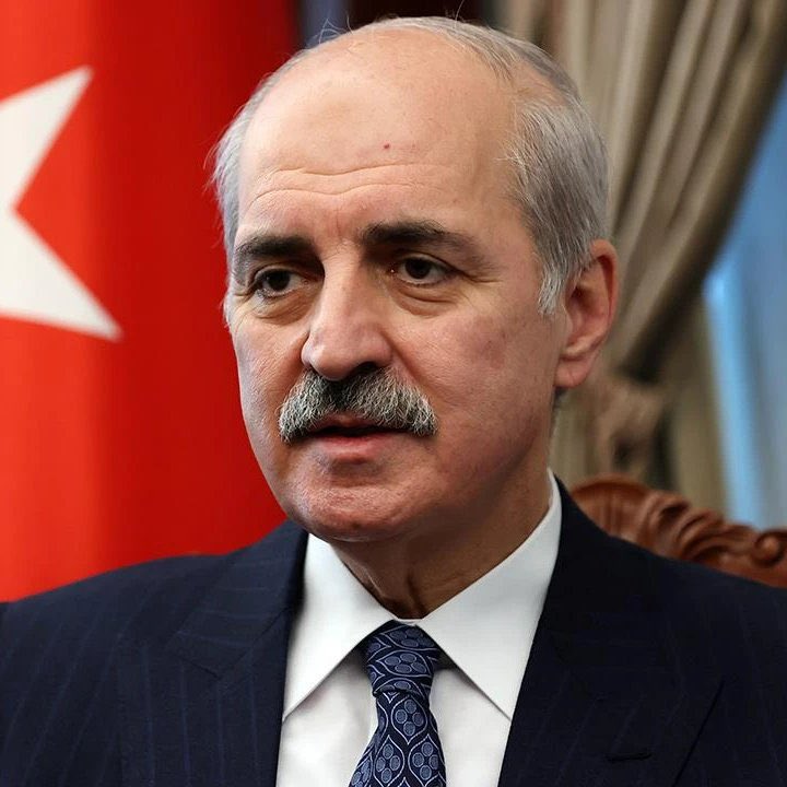 DailyTurkst's tweet photo. Numan Kurtulmuş, Cudi Dağı’nda konuştu:

“Artık bu dağlarda teflerimizden yaslar, ağıtların sesleri yükselmeyecek.

Bu dağlarda sadece halaylar çekeceğiz.” https://t.co/JAwlpG3ggD