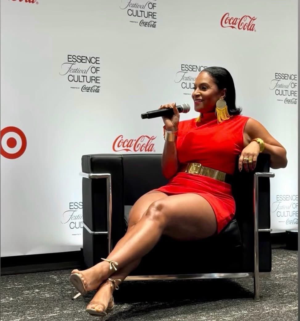 _RareDefined's tweet photo. Teedra out here showing off at the Essence Fest. ❤️‍🔥 https://t.co/wyNzfjgdk5