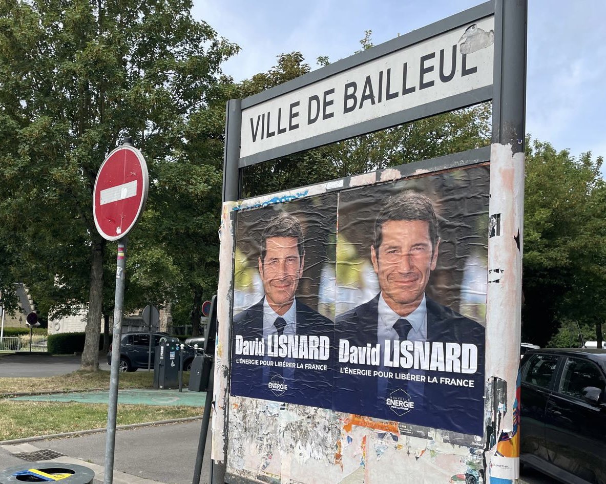 Nouv_Energie59's tweet photo. 📣 David Lisnard s’empare du Nord 

Ce week end, grâce à nos militants, les panneaux d’affichages libres du nord  arborent désormais le visage de @davidlisnard 🚀
👉La Pévèle, Bailleul, Armentieres, le Valenciennois mais aussi la région Lilloise (et on continue cette semaine💪) https://t.co/4olRZEk1Es