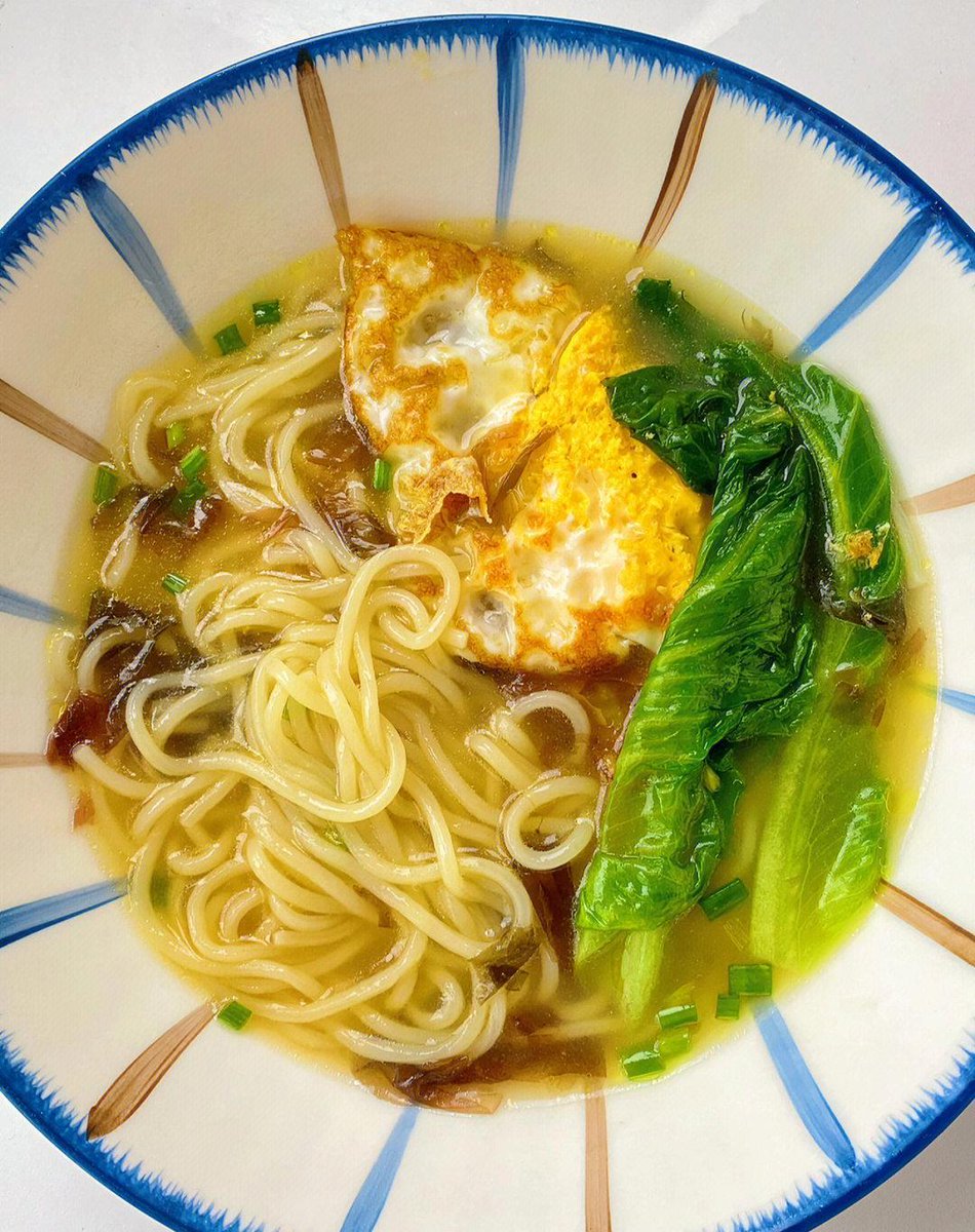 shell1896's tweet photo. Late-night noodles, warm broth, and the clink of wooden bowls—your quiet post-work pick-me-up is here. https://t.co/8m8IHzp0FP