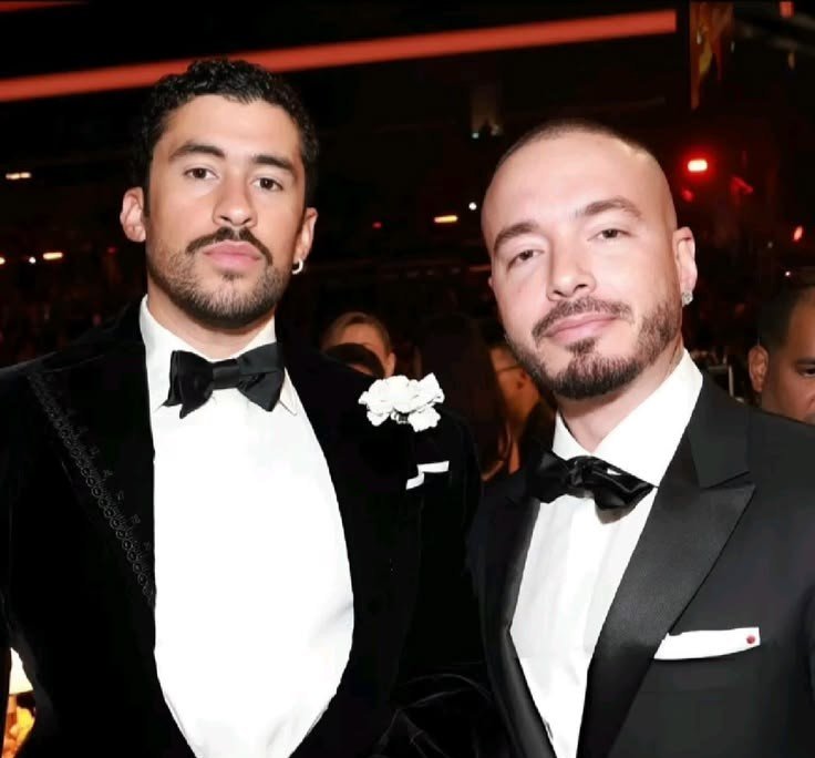 keiveiec's tweet photo. Canciones que interpretó Bad Bunny junto a J Balvin en París. 🇫🇷

COMO UN BEBÉ (exclusiva)
Qué pretendes
La canción https://t.co/3Q9w4REZe9