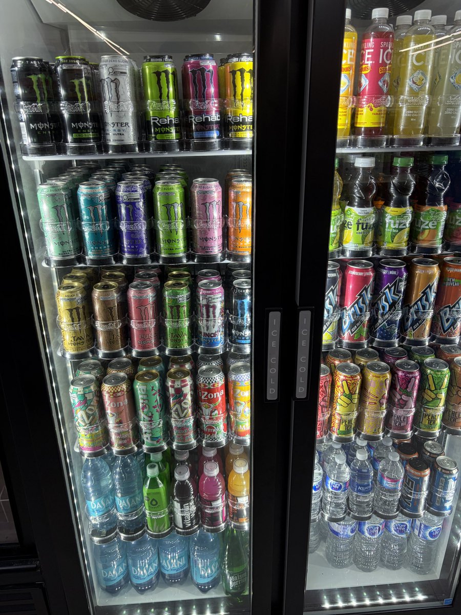 dmk7077's tweet photo. @RedBullCanada this is ain’t good 🥲🥲 

My fav energy drink wasn’t cold to buy https://t.co/xIeHrUZw3c