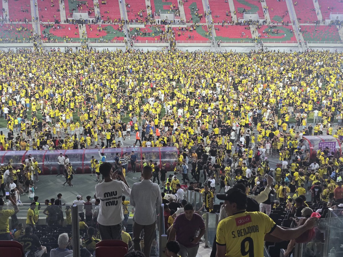 HZI_20's tweet photo. C'est beau le jaune 💛🖤
#DIMAMAS
#CAMPIONI https://t.co/BRWNpifr0R