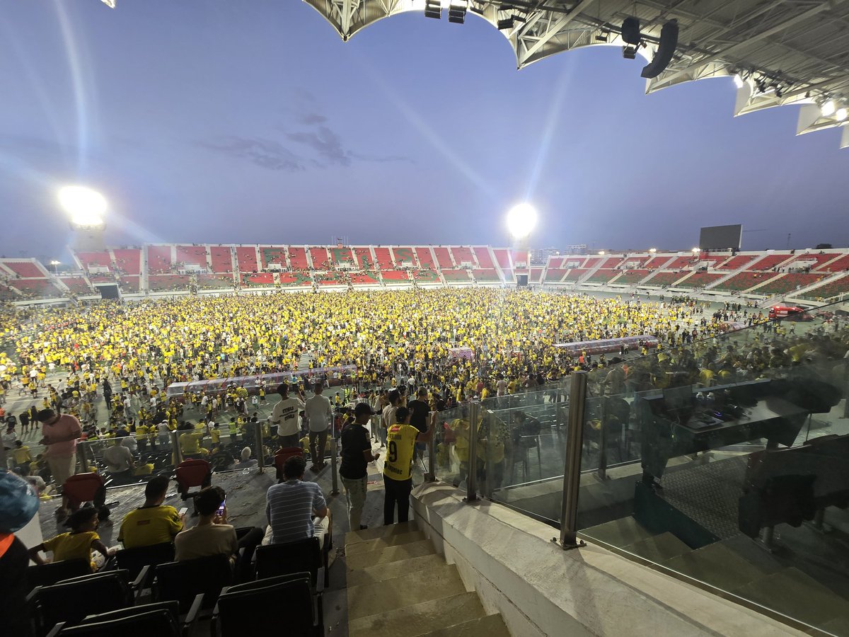 HZI_20's tweet photo. C'est beau le jaune 💛🖤
#DIMAMAS
#CAMPIONI https://t.co/BRWNpifr0R