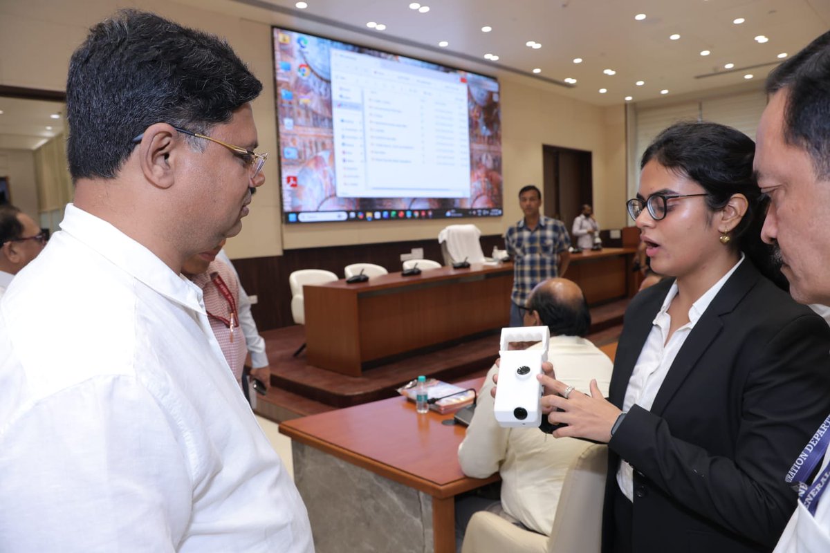 SmartEye_'s tweet photo. Proud to showcase #PathPal by @SmartEye_  at #IndiaInnovatesDelhi2 and present our vision for accessible, inclusive technology. Honored to share our work with Delhi's leadership and policymakers as we continue building AI-powered solutions for the visually impaired. @gupta_rekha https://t.co/GT0STfJ3zR