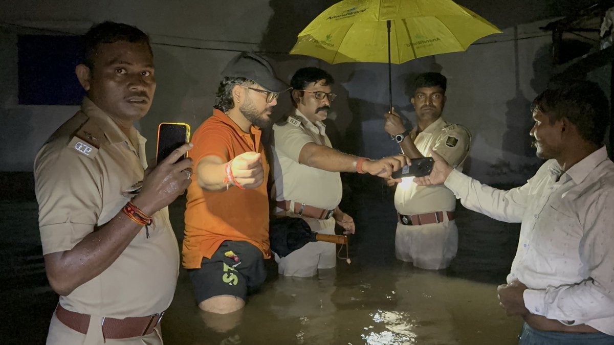 RochisDey's tweet photo. Enquired with Dhanupali IIC Shri Aditya Mahakur regarding the safety of residents of Bahalpada and Sakhipada amid the flood situation. Requesting the administration to remain on high alert, ensure continuous monitoring, and take all necessary precautionary measures #Sambalpur https://t.co/3QNkGxCYe3