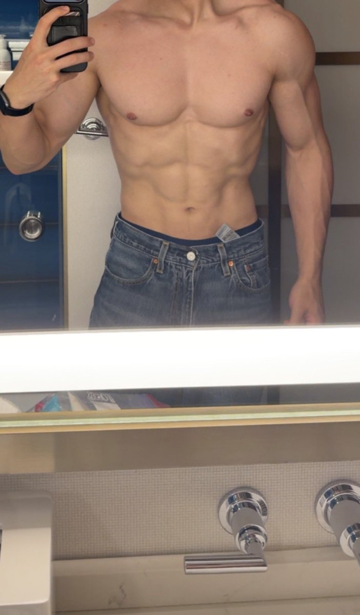 hasian2025's tweet photo. Repost if you want me to come back :) #abs #hung #biceps #twunk https://t.co/ulSCathgkz