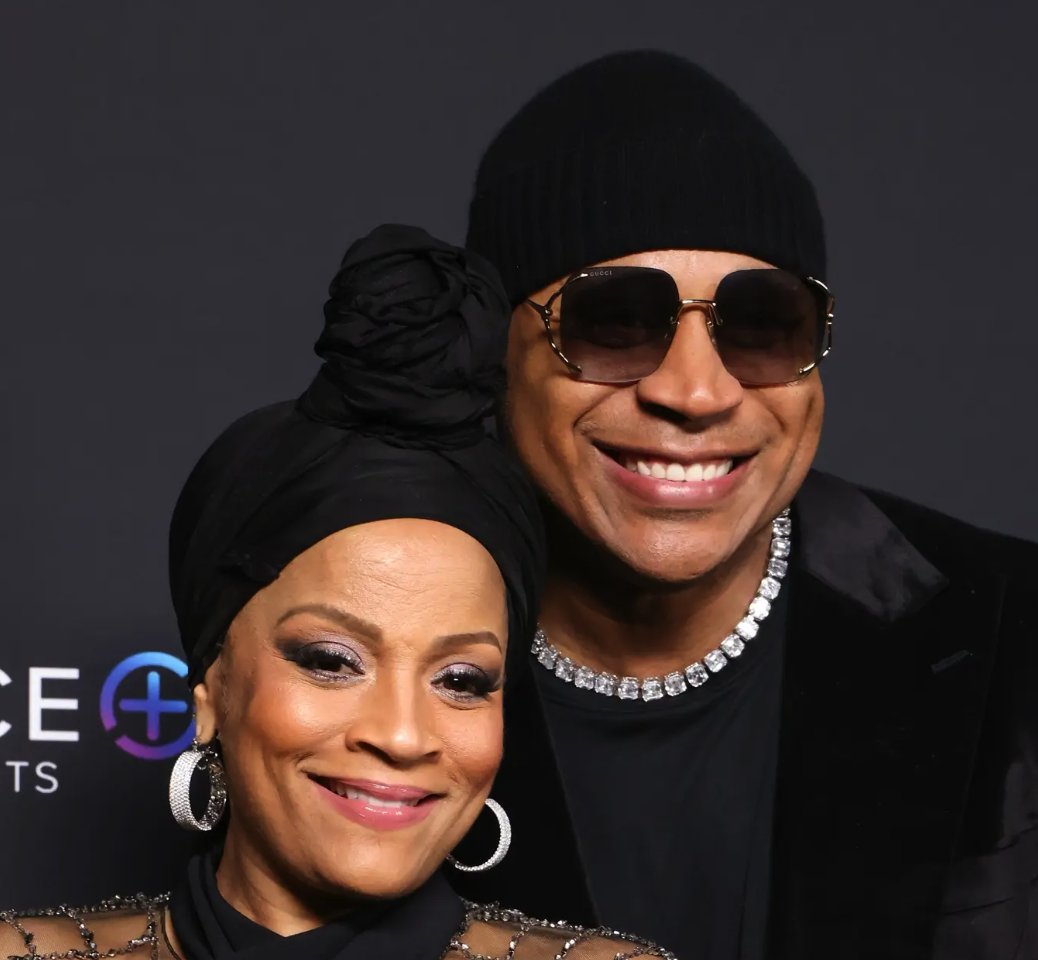 bayhaus's tweet photo. LL Cool J and his wife Simone Smith have been married for 31 years! Uncle L a.k.a Mr Smith leading by example as usual! #MarriageWorks
"Now let's get back to this mic on my arm
If it ever left my side, it'd transform into a time bomb" https://t.co/bXc2XRkYt1