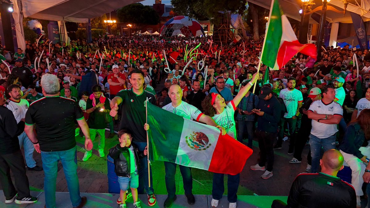 EF_Galindo's tweet photo. 🇲🇽⚽ ¡VAMOOOOOS, MÉXICO! 🇲🇽

Ya casi rueda el balón. Es momento de ponernos la blanca, sacar la bandera y alentar con todo a nuestra Selección.

¡Hoy jugamos todos! ¿Y si sí? 💚🤍❤️ https://t.co/Yf7PRje8bT