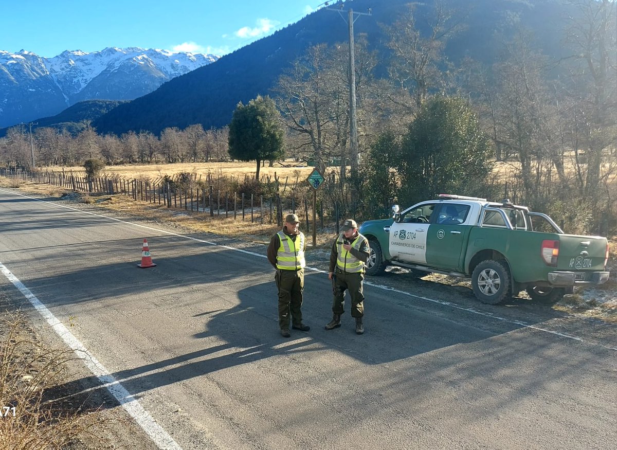 Carab_Aysen's tweet photo. 🚨Presencia activa en cada rincón del territorio.
Personal del Retén #LagoVerde (F) despliega controles viales y patrullajes preventivos en zonas urbanas y fronterizas, velando por el cumplimiento de las normas y resguardar la tranquilidad de la comunidad.
#CarabinerosDeTodos https://t.co/DXJowNFrBB