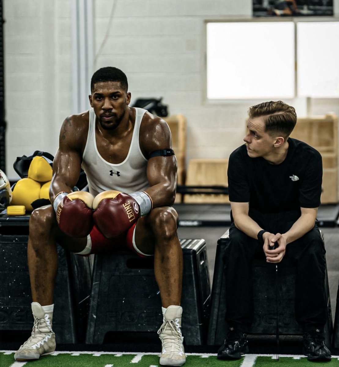 boxingkingmedia's tweet photo. 🏴󠁧󠁢󠁥󠁮󠁧󠁿🇺🇦ANTHONY JOSHUA WITH HIS COACH IEGOR GOLUB IN SPAIN

We are just weeks away from Anthony Joshua’s return in Jeddah, Saudi Arabia. https://t.co/XvtBpCuEnE