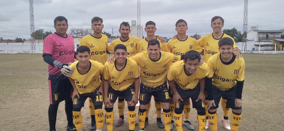 PrensaMatienzo's tweet photo. Final del Partido en El Coliseo

El Pitogüe empató 0a0 ante Cañonazo y se aseguró el 1 de la zona .

A esperar rival para los 4tos de Final 

Vamos Matienzo 💛🖤💛 https://t.co/hKo6tyi41y