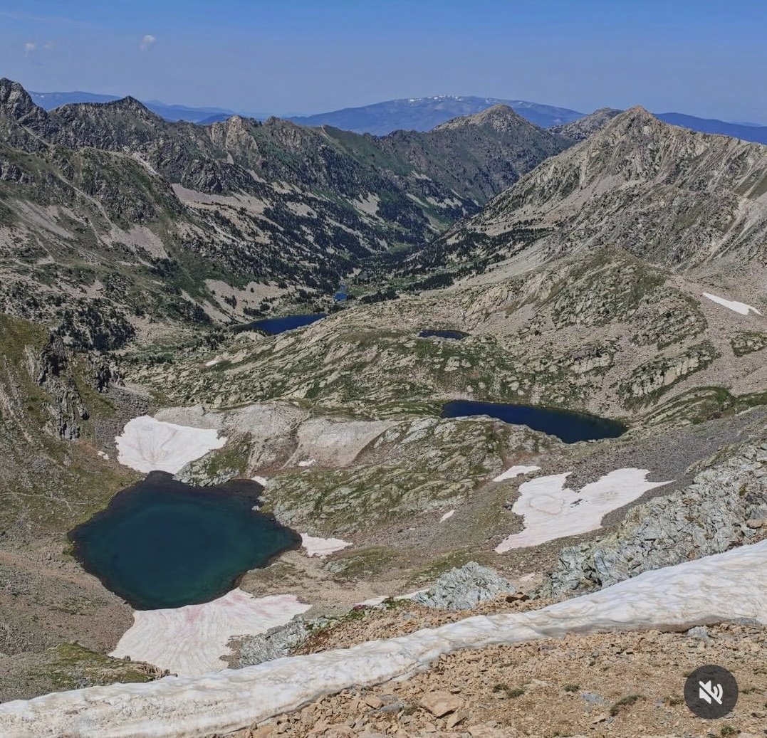ricardrigall's tweet photo. La capçalera de la vall de Carançà. #carançà #estanysdecarançà #conflent #pyreneesorientales #pyreneescatalanes https://t.co/yDFpkdzpak