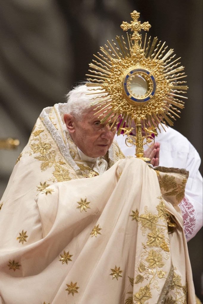 UcheMaryOkoli's tweet photo. Blessed be Jesus in the Most Holy Sacrament of the Altar. 

Today He reminded me that no matter how busy life gets, He is always waiting. 

I left adoration feeling renewed and ready to love better.  

This is Jesus.  

What intention will you bring to Him this week? https://t.co/pKDzJkL0O6
