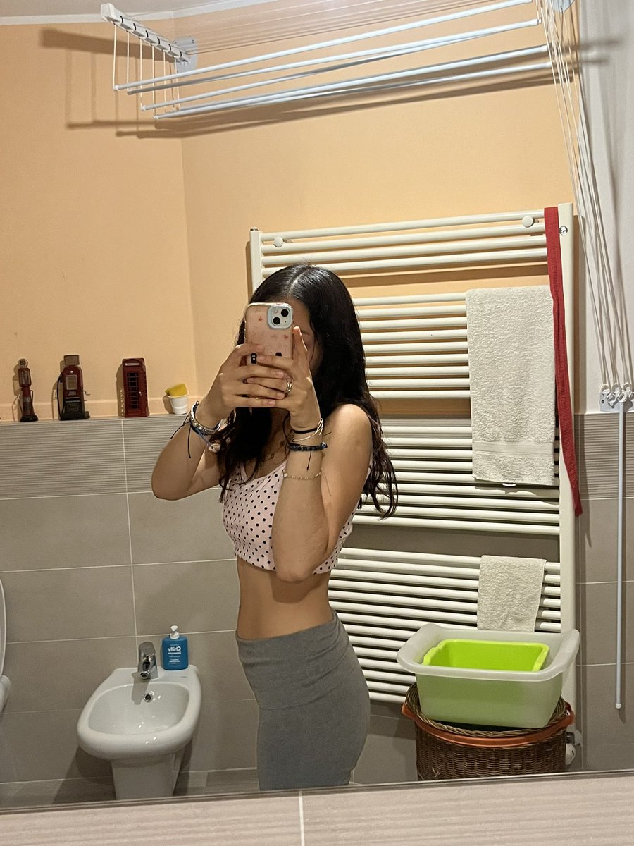 ihatekat's tweet photo. tips de como bajar esa pansa baja????😭😭😭 https://t.co/O4KMmSSsJq