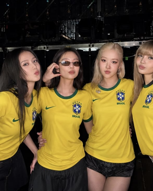 BLACKPINKcitou_'s tweet photo. BLINKS RELIGOSOS COMECEM SEUS TRABALHOS https://t.co/jcDAuRtueV