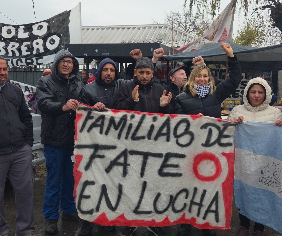 myriambregman's tweet photo. #AHORA Apoyando a los trabajadores de Fate en lucha. Los puestos de trabajo se defienden ✊🏻 https://t.co/28zGjR2asw