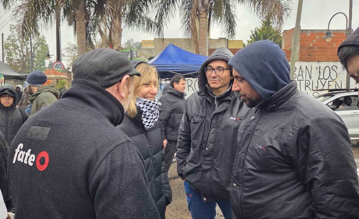 myriambregman's tweet photo. #AHORA Apoyando a los trabajadores de Fate en lucha. Los puestos de trabajo se defienden ✊🏻 https://t.co/28zGjR2asw