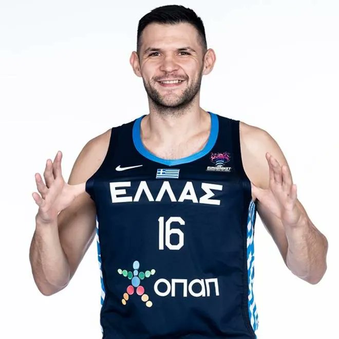 SidelinesEurope's tweet photo. A deep respect to athletes who embody soul, passion, and unwavering commitment to the sport, even as their legendary careers near their end. Always standing by their national teams, true warriors.
@K_pap16 @TokoShengelia23
#FIBAWC #FIBAQualifiers https://t.co/sO8481cWhO
