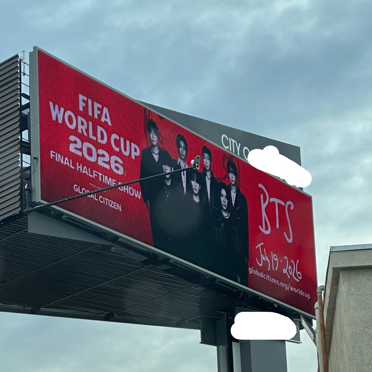 toledad's tweet photo. #BTSALNACIONAL #BTSENCHILE #BTSCHILE #QUEREMOSABTSENELNACIONAL ellos si van al mundial !! ⚽️💜 https://t.co/0xdvRW0Gdo