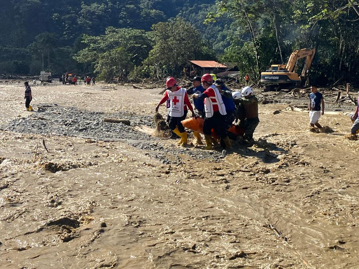 Riesgos_Ec's tweet photo. 📍#ZamoraChinchipe 

 #Guadalupe
 #Zamora

Estamos en la zona 0 de la emergencia, en el sector Santa Isabel de la parroquia Guadalupe, realizando la evaluación de la situación.

Los equipos de búsqueda y rescate continúan trabajando de manera ininterrumpida en el sitio. https://t.co/hmtyKHXi2K