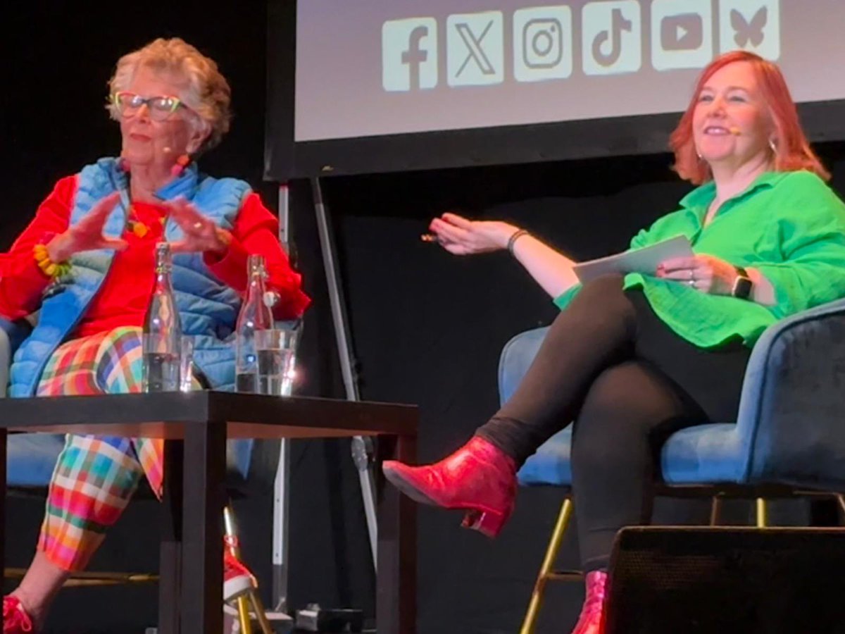 TVRadioPeg's tweet photo. Had the most fantastic day being in conversation with the most fantastic people @BradfordLitFest 

#hannahSpencerMP, @PrueLeith @johnrobb77 @davidrrandall @DrDavidACox @millihill @fmgnutriiton 

#interviewer @journalist https://t.co/20HIiLElIG